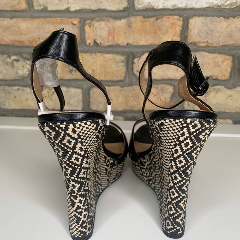 Shoedazzle ‘Malisa’ Wedge Sandal - Picture 3 of 7